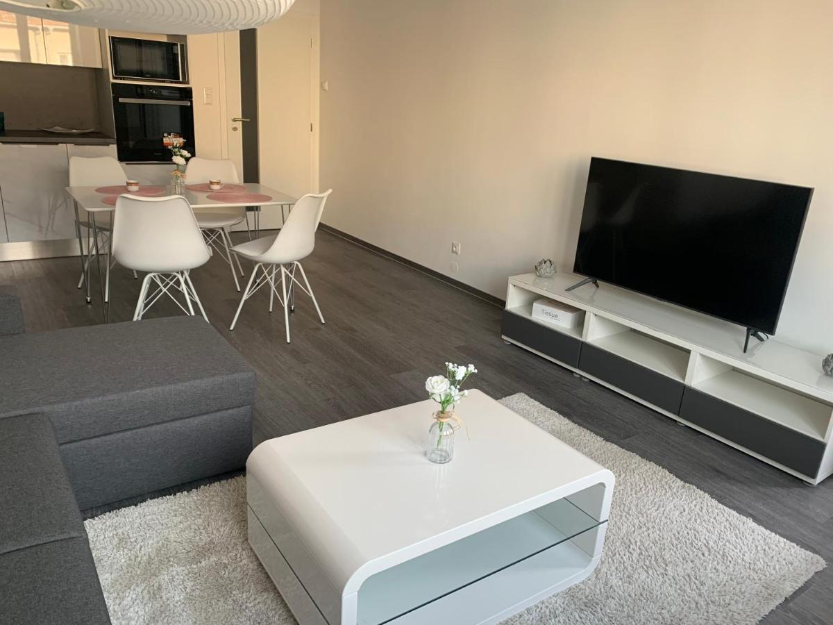 Soukromy Byt 2+Kk S Balkonem A Parkovanim Znojmo Exterior foto