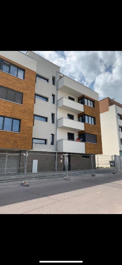 Soukromy Byt 2+Kk S Balkonem A Parkovanim Znojmo Exterior foto