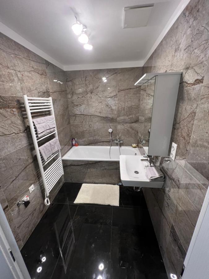 Soukromy Byt 2+Kk S Balkonem A Parkovanim Znojmo Exterior foto